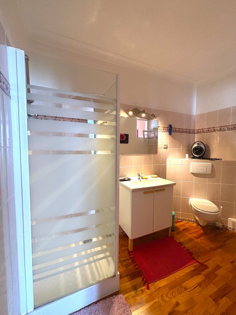 Domaine de la Françoise à Dieulefit — Salle de bains entière 4