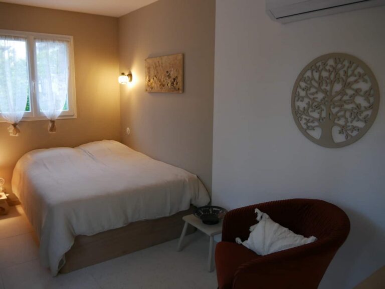 Le Chèvrefeuille à Ruoms — Chambre