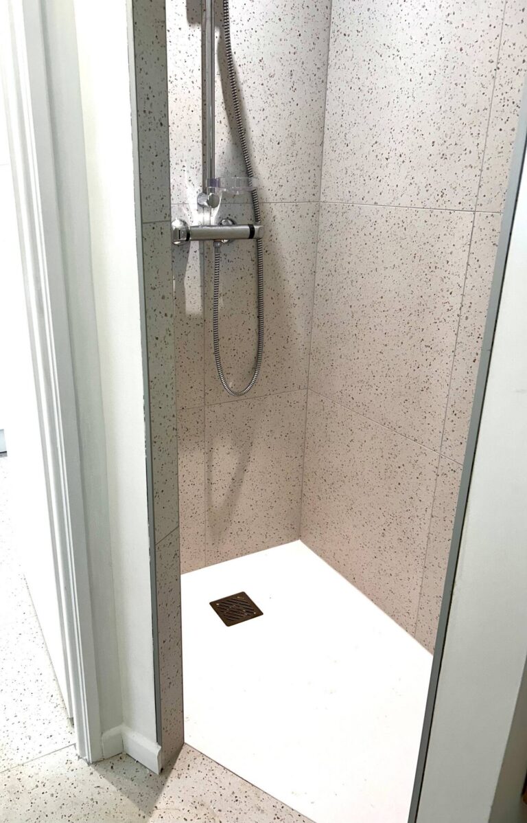 Le Chèvrefeuille à Ruoms — Salle de bain