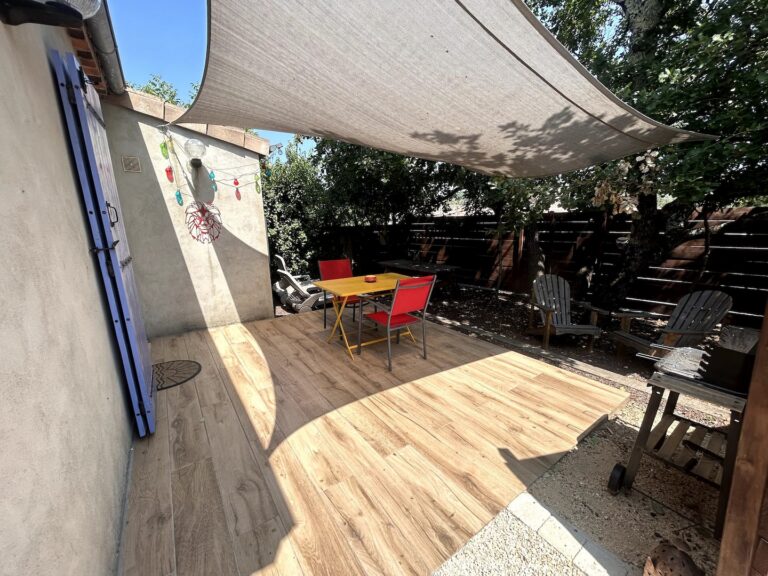 Le Chèvrefeuille à Ruoms — Terrasse