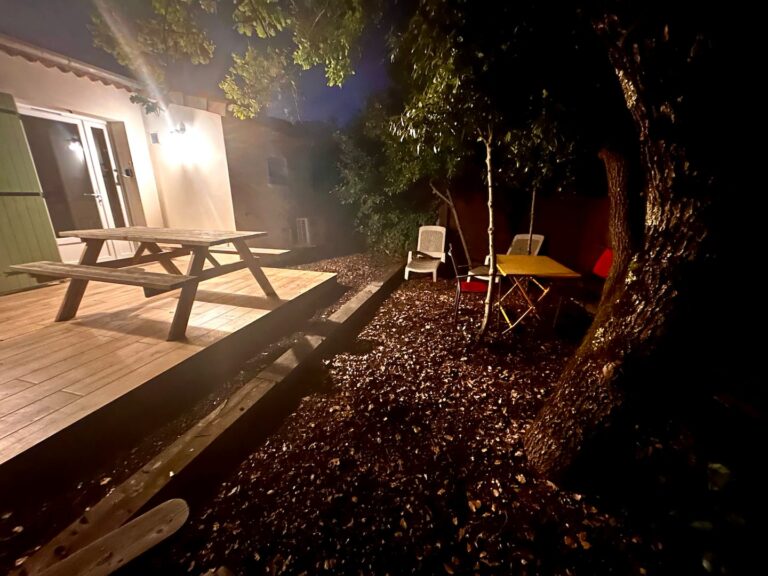 Le Chèvrefeuille à Ruoms — Terrasse