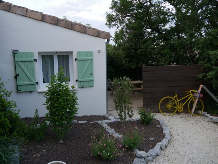 Le Chèvrefeuille à Ruoms — Terrasse