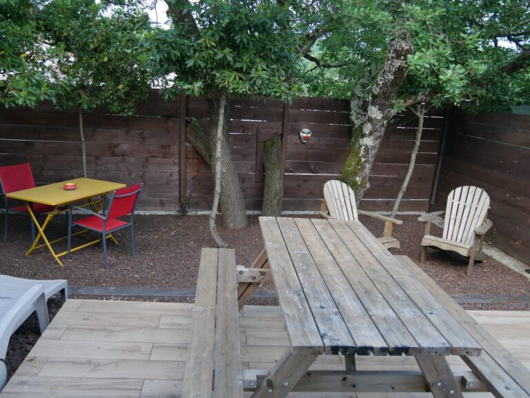 Le Chèvrefeuille à Ruoms — Terrasse