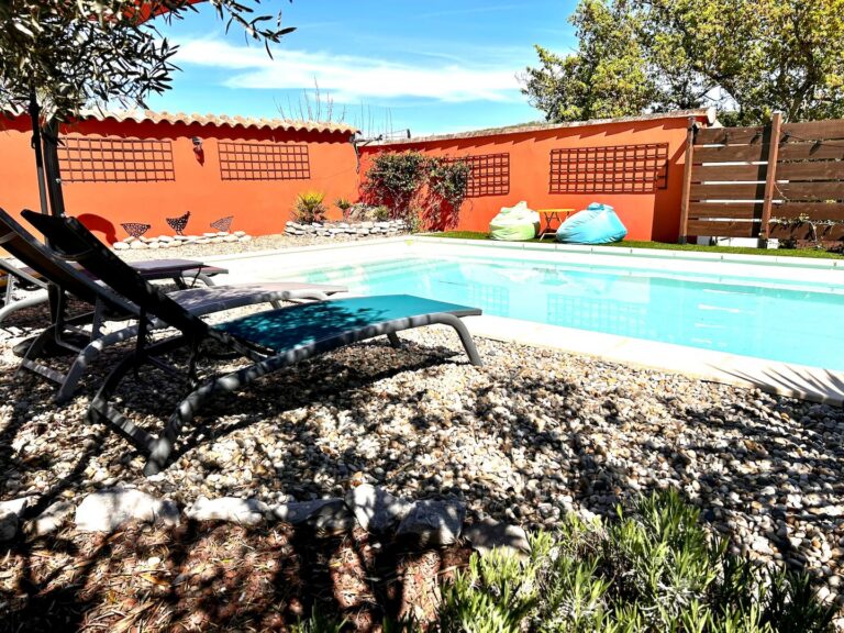 Le Chèvrefeuille à Ruoms — Piscine