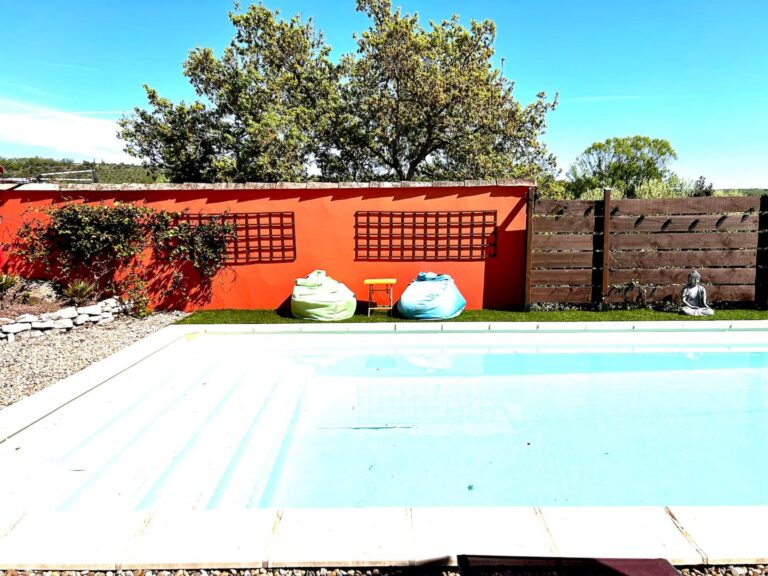 Le Chèvrefeuille à Ruoms — Piscine