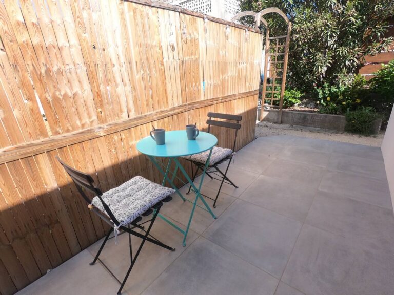 Le Jasmin à Ruoms — Patio