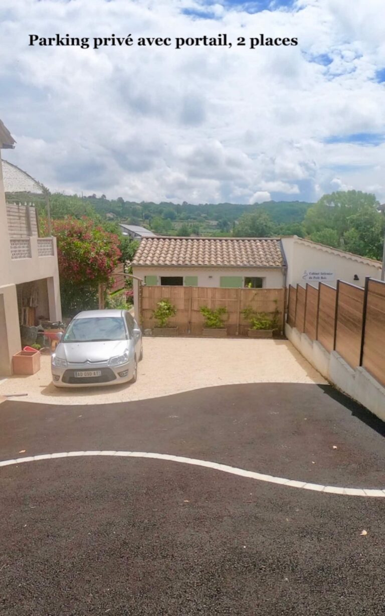 Le Jasmin à Ruoms — Extérieur