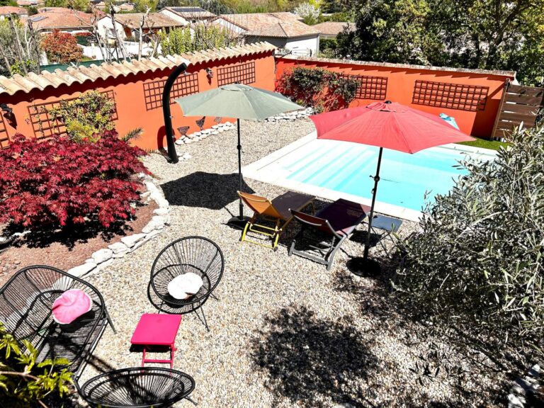 Le Jasmin à Ruoms — Piscine
