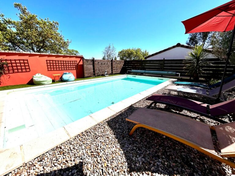 Le Jasmin à Ruoms — Piscine