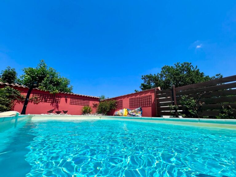 Le Jasmin à Ruoms — Piscine