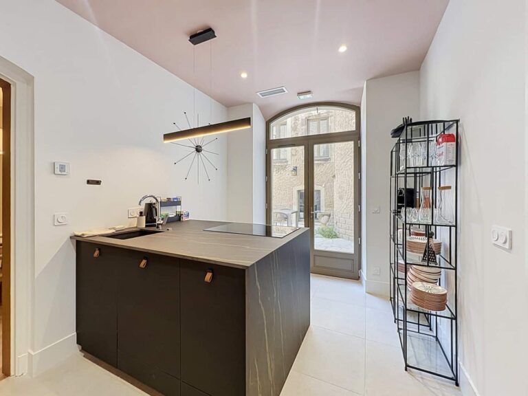 Maison 65 à Pierrelatte — Cuisine entière