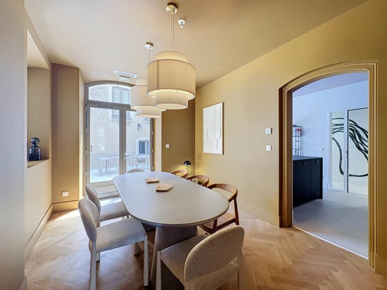 Maison 65 à Pierrelatte — Espace repas