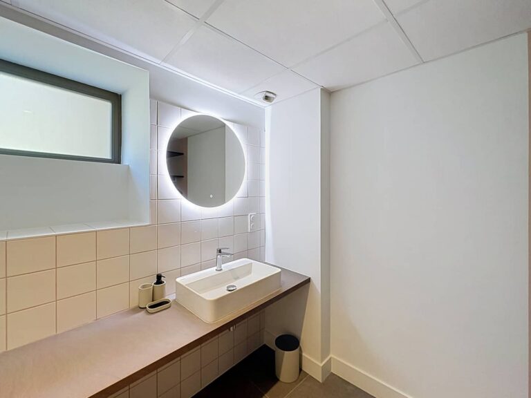 Maison 65 à Pierrelatte — Salle de bains entière 1