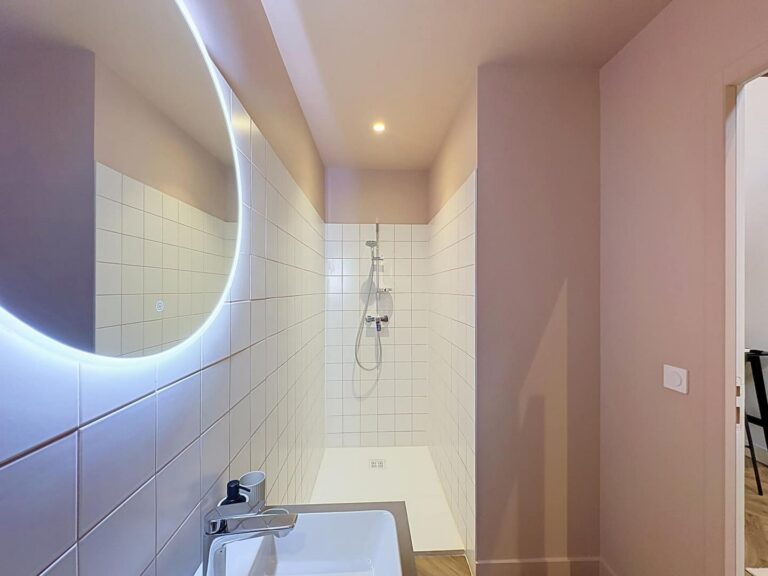 Maison 65 à Pierrelatte — Salle de bains entière 4