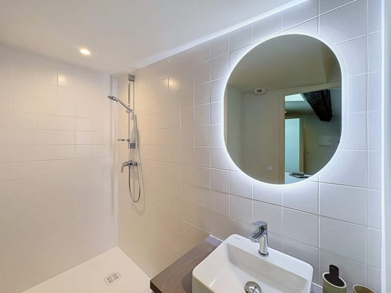 Maison 65 à Pierrelatte — Salle de bains entière 6