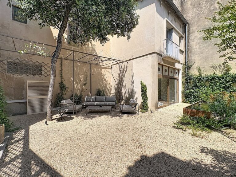 Maison 65 à Pierrelatte — Arrière-cour