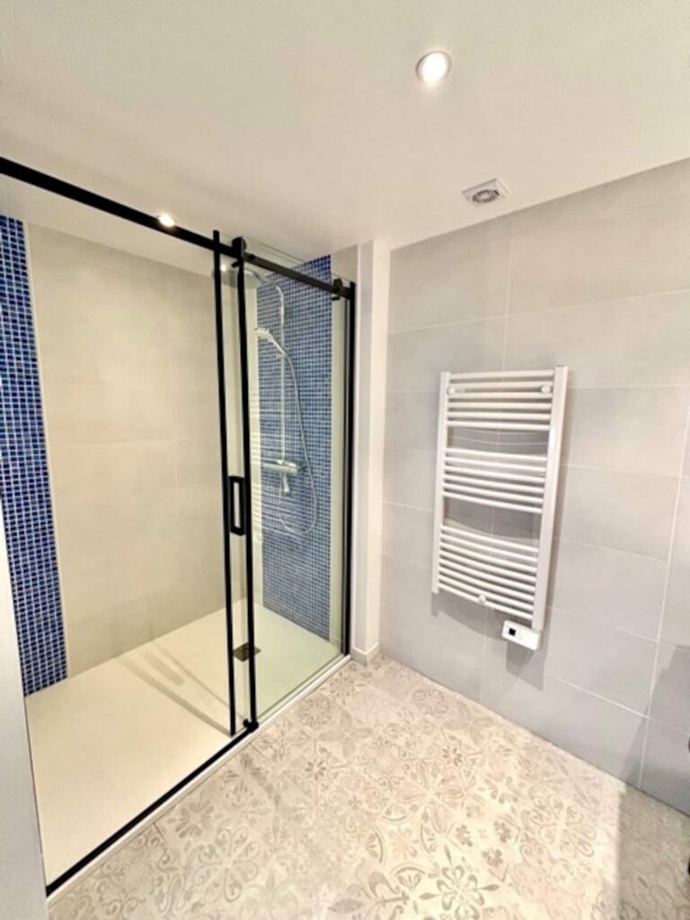 Le Mas Sainte Hélène à Vinezac — Salles de bain