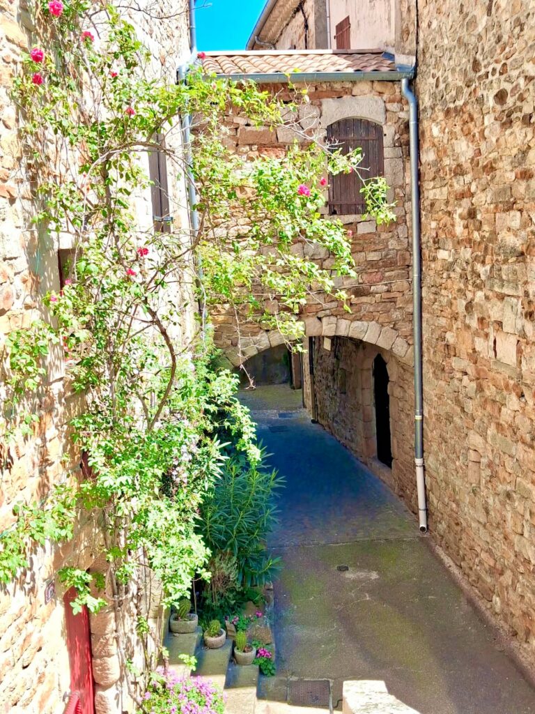 Le Mas Sainte Hélène à Vinezac — Les environs