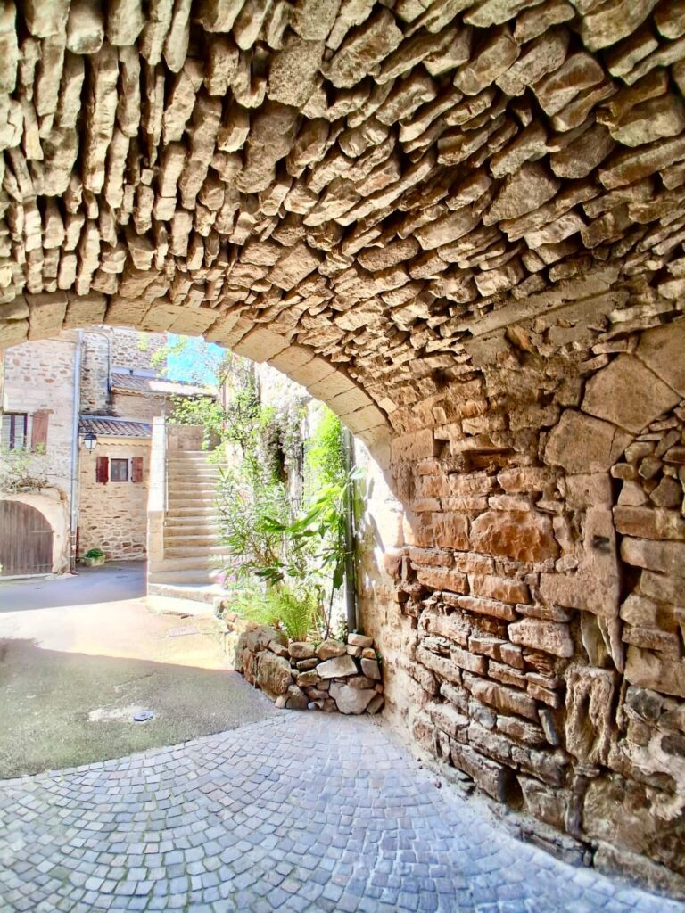 Le Mas Sainte Hélène à Vinezac — Les environs