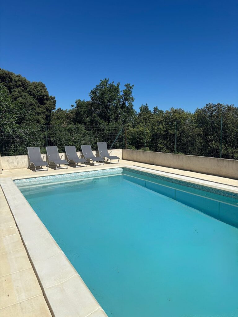 La Villa Crusoé à Viviers — Extérieurs