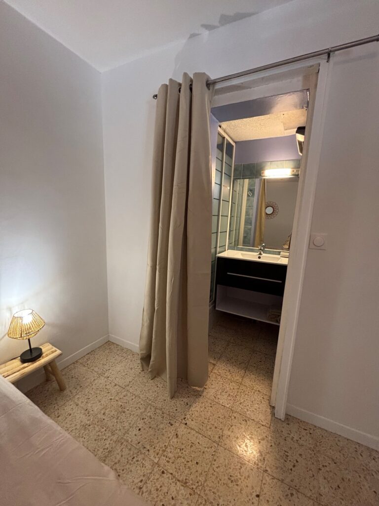 La Villa Crusoé à Viviers — Salles de bain