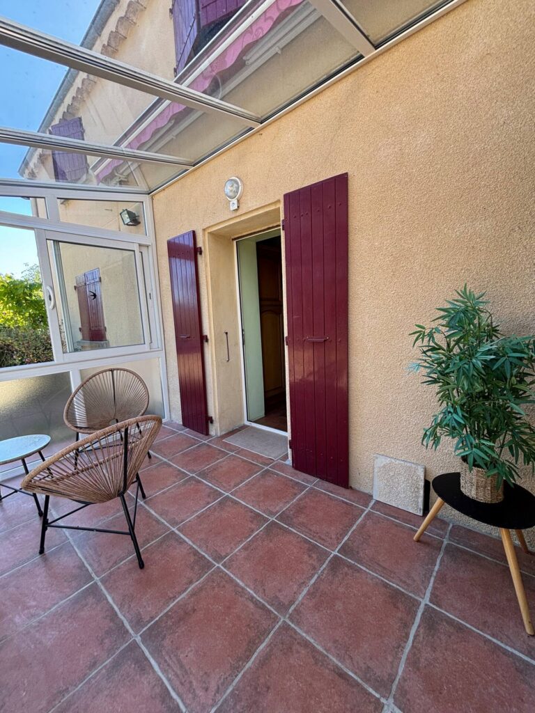 La Villa Crusoé à Viviers — Extérieurs