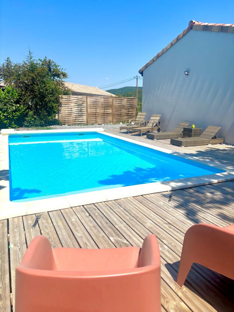La Vill’ona à Grospierres — Extérieurs